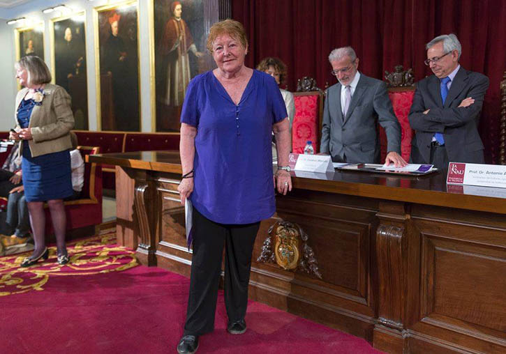 Dulce Contreras en el Paraninfo, en el acto de reconocimientos las mujeres pioneras de la UV en 2017
